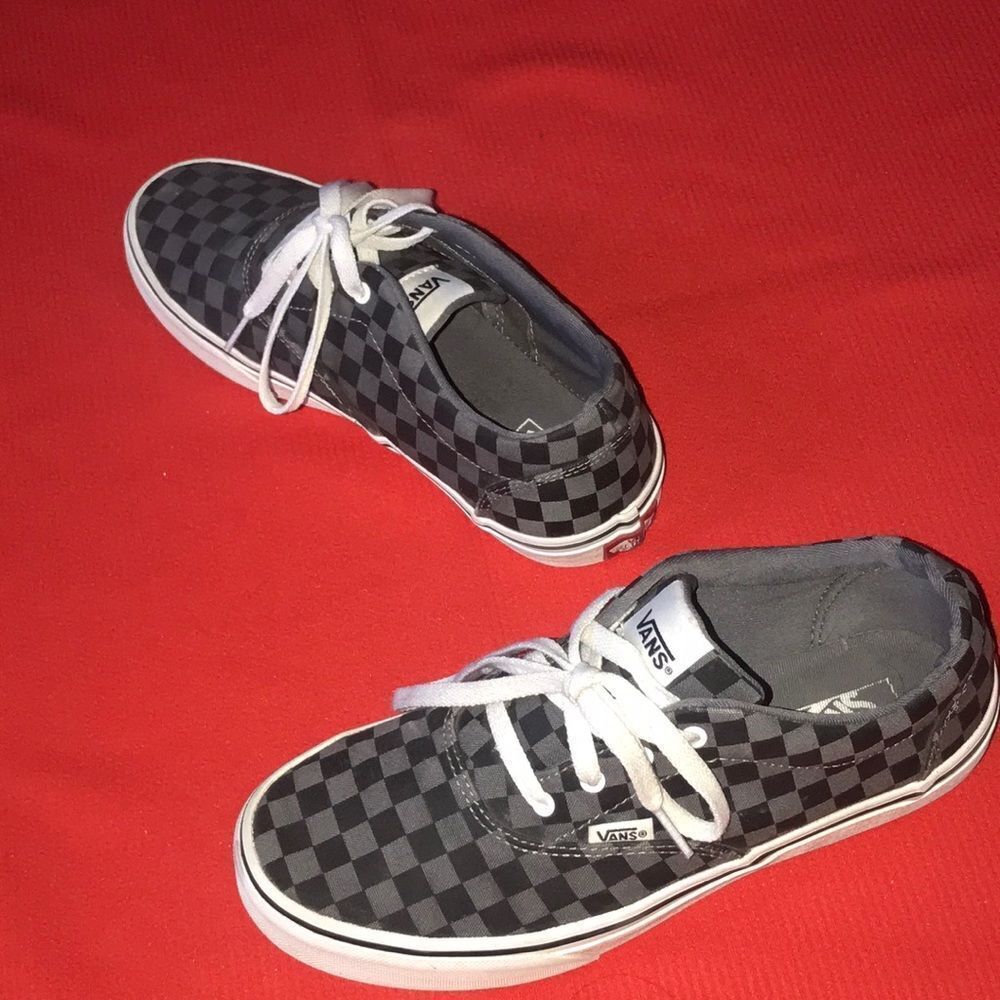 Vans unisex tennis shoes Youth size 6